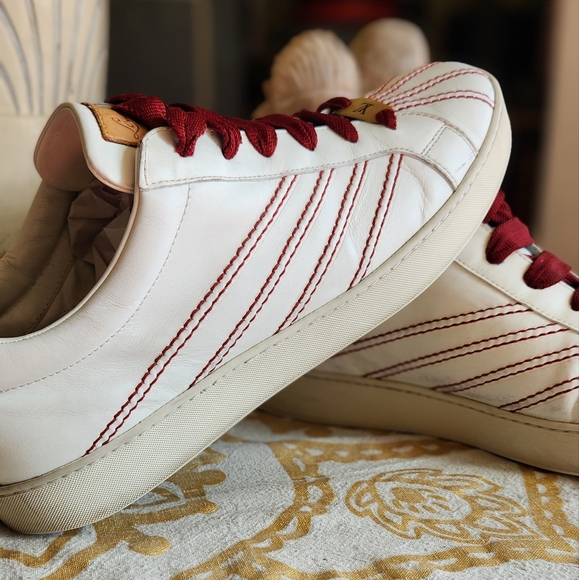 Louis Vuitton - Picture 6 of 7